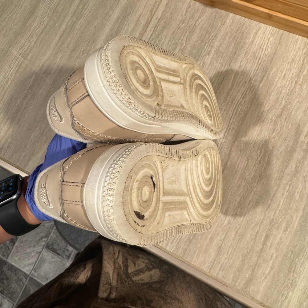Nike Kids Sneakers Beige and White - Picture 8 of 8